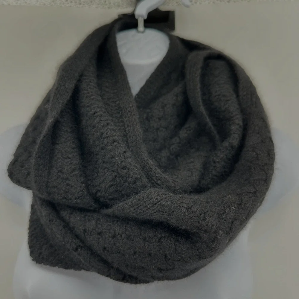 Isaac Mizrahi Live! Infinity Scarf Womens Black Cashmere Luxury Classic Soft